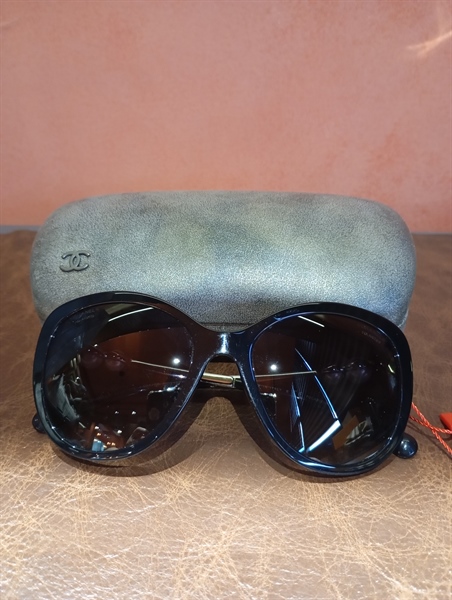Kính Chanel đen mắt lớn KG+