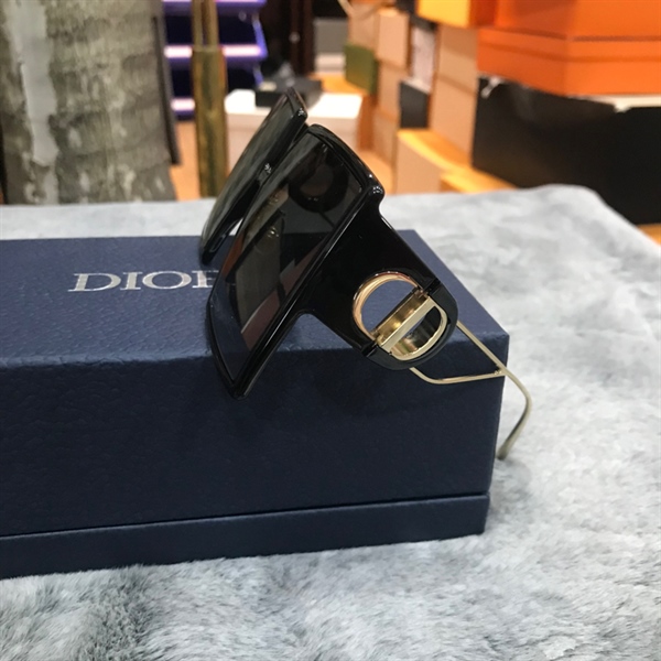 Kính đen Dior ngữ giác lớn gọng đen KG+