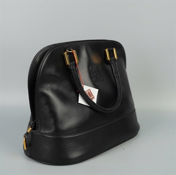 Túi Loewe hến màu đen sz28 KG+