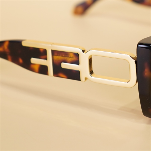 Kính Of-White Hoa Vân+