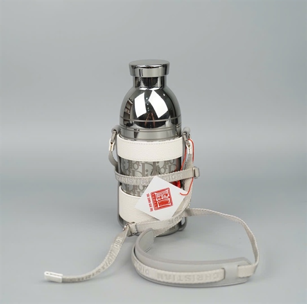 Bình Nước Dior bạc KG+