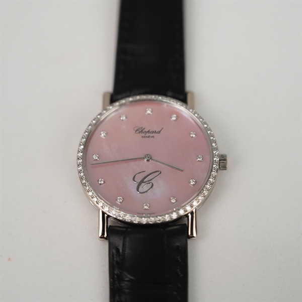 Đồng hồ Chopard mặt tròn viền kim cương quai đen (551322) sz32 (HC) +