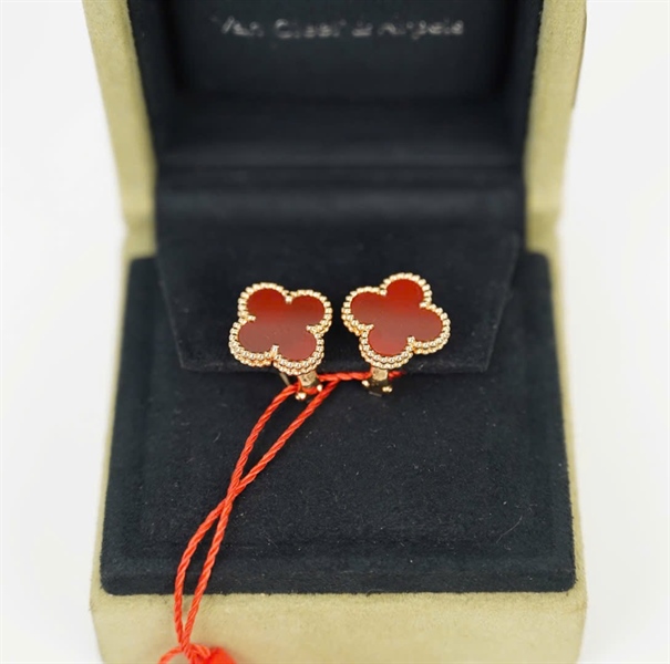 Bông tai Van Cleef màu đỏ (seri 394031) +