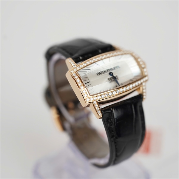 Đồng hồ Patek Philippe mặt chữ nhật dây đen kim zin sz38 (HC) KG+