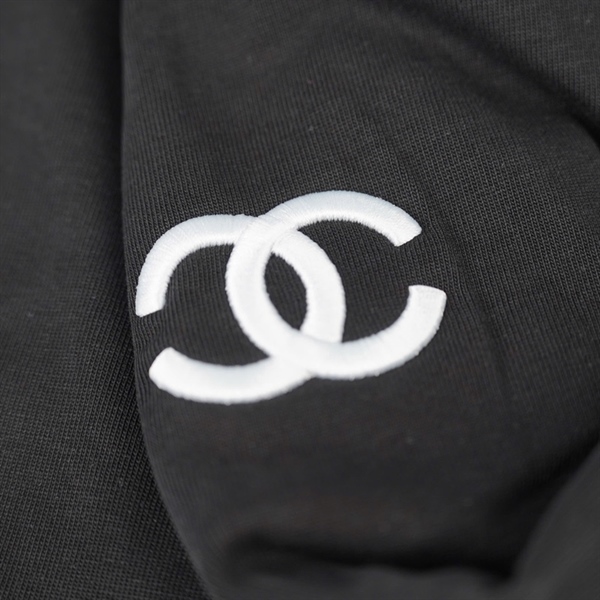 Áo thun Chanel đen cổ tròn size XL +