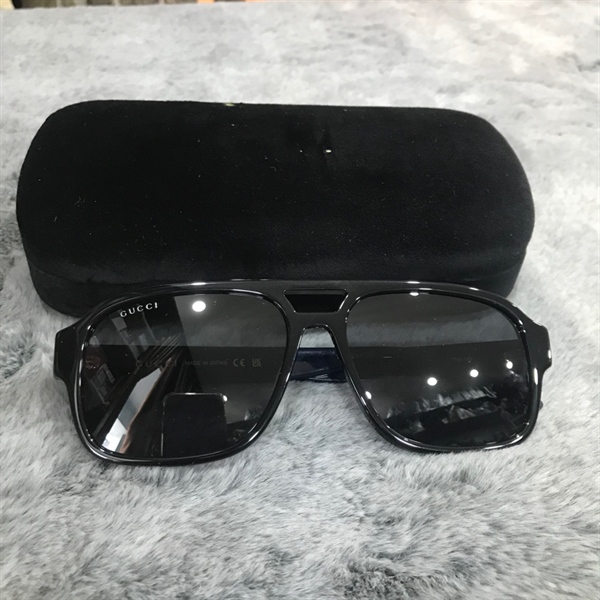 Kính đen GG gọng phối xanh đỏ KG+