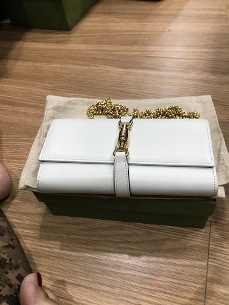 Túi GG trắng khóa trụ vàng+