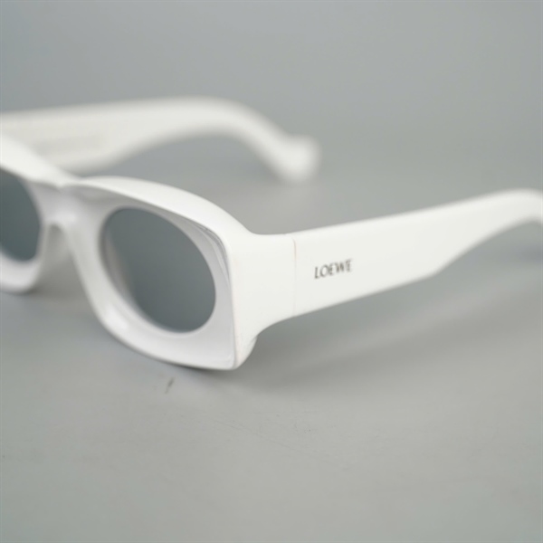 Kính Loewe trắng LW40033I 21C (49-23-145) KG+