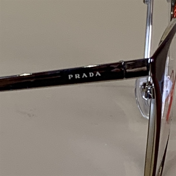 Kính Prada Viền Đỏ Mận Kg+