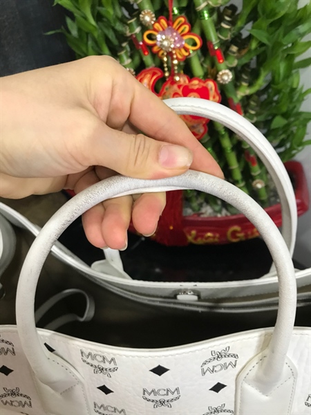 Túi MCM onthego Trắng Kèm Pound+