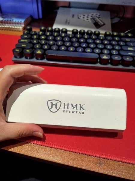 Kính GM trắng gọng vuông 57 18-146 KG+