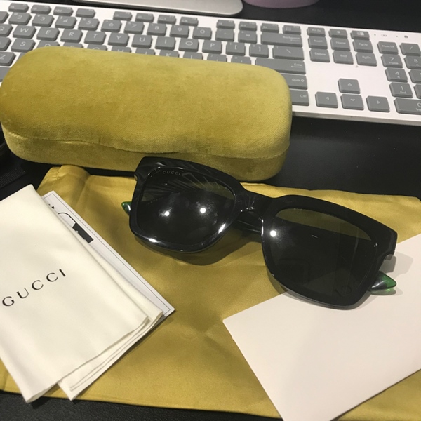 Kính Gucci gọng xanh đỏ KG+