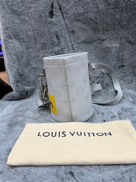 Túi trụ LV trắng KG+