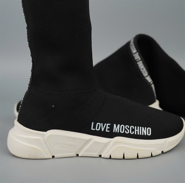 Giày Moschino đen cổ cao KG+