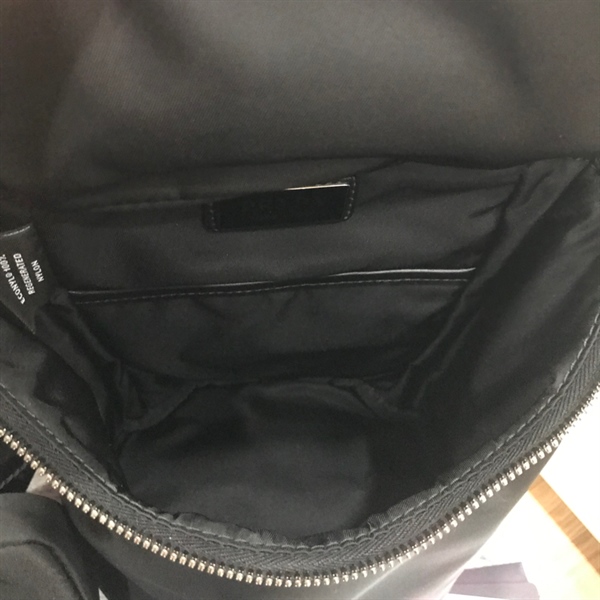 Túi trụ đen prada+