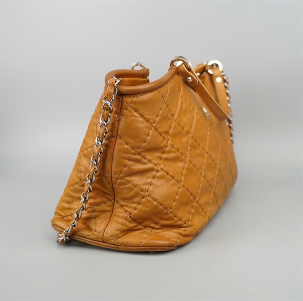 Túi Chanel tote vàng ánh kim có lót form (16597472) sz40 KG+