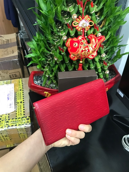 VÍ Dài LV Vân Đỏ+