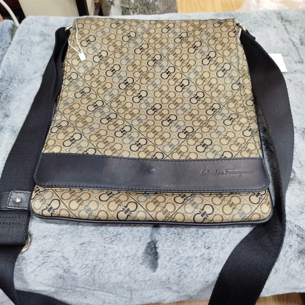 Túi đeo chéo Salvatore họa tiết tròn xám +