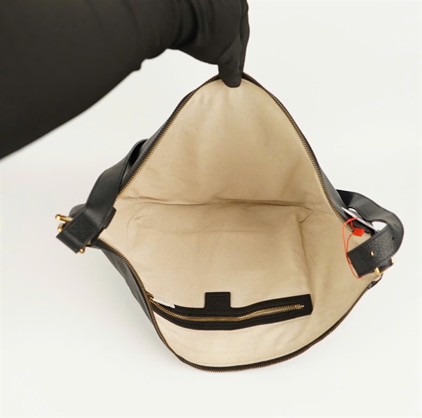 Túi GG Đeo Chéo Đen Bầu (E019836915) +