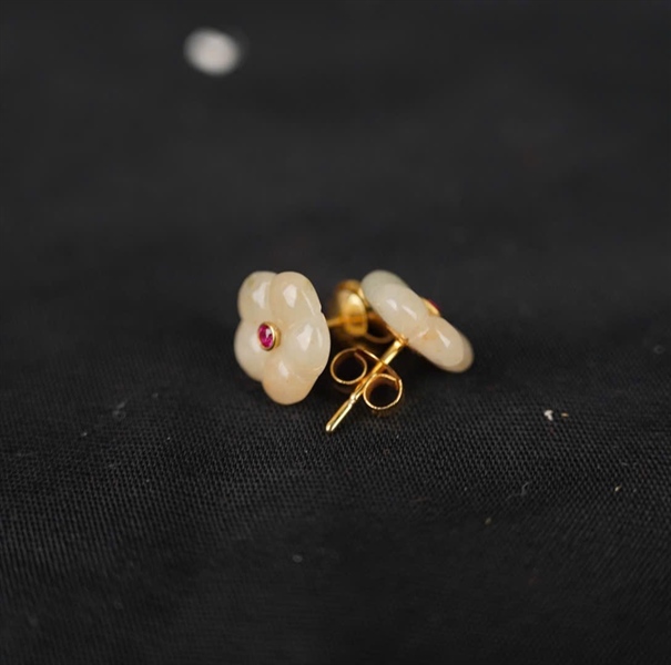Bông tai Tara cẩm thạch hồng huyết A, nhụy ruby, vàng 18K KG+