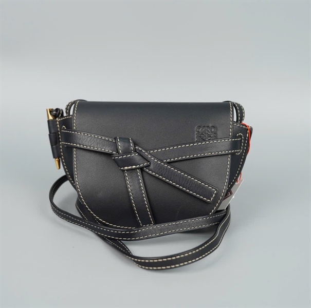 Túi Loewe đen sz17 (ALT) KG+