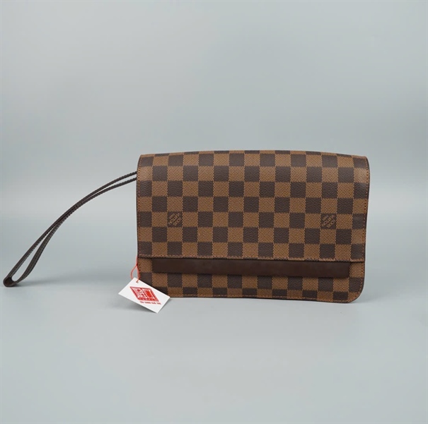 Clutch LV ô vuông nâu FL1014 25cm (LT) KG+