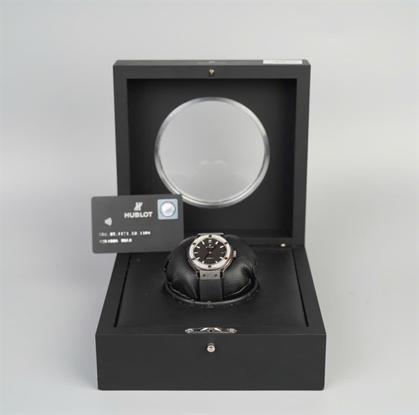 Đồng hồ Hublot mặt tròn đính đá 1261006 KG+