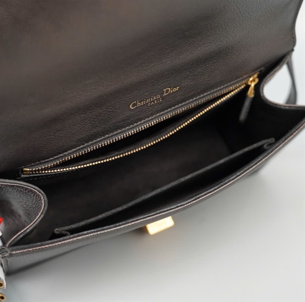 Túi Dior Woc đen đính charm (13-BO-0126) sz25 (LTB) KG+