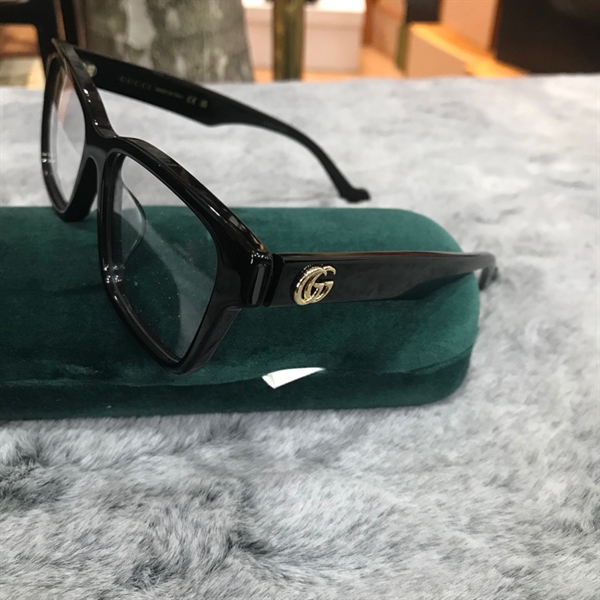 Kính trắng GG gọng đen logo vàng KG+