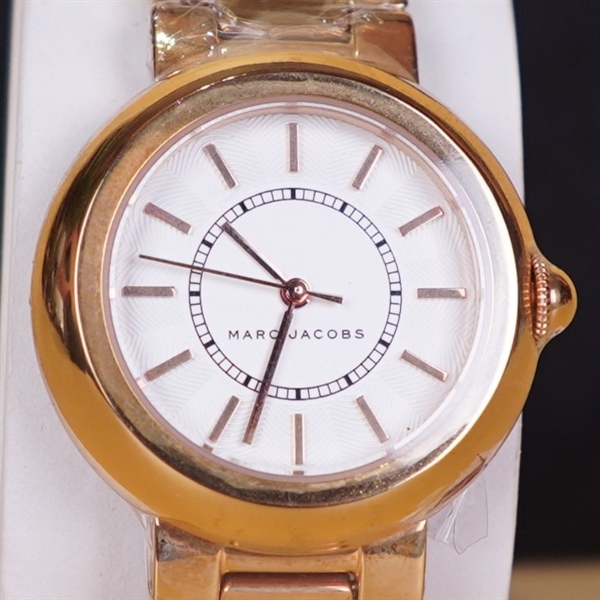 Đồng hồ nữ Marc Jacobs dây vàng đồng KG+