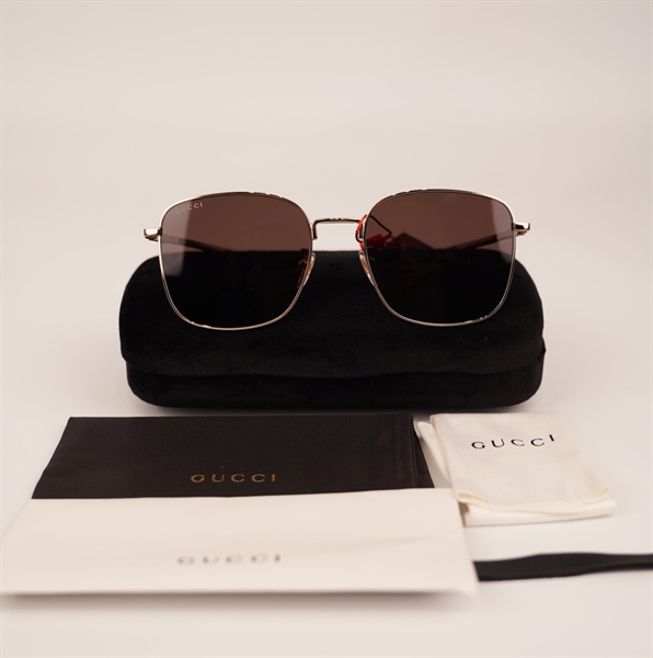 Kính râm GG viền vàng chốt đỏ KG+