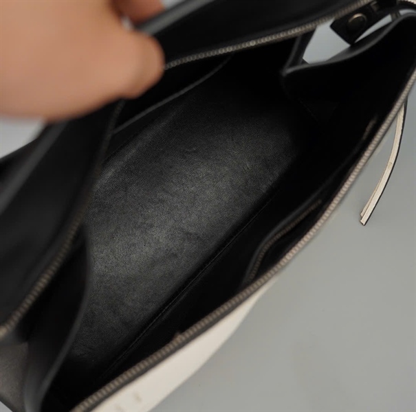 Túi Celine handle đen trắng sz35 KG+