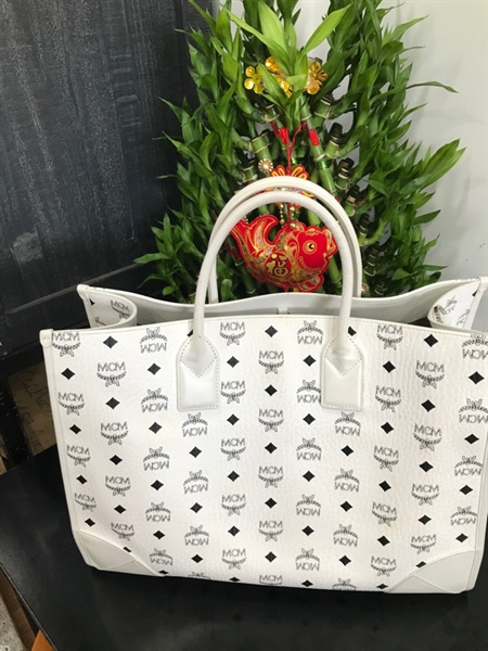 Túi MCM onthego Trắng Kèm Pound+