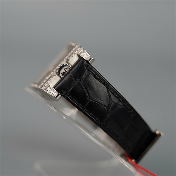 Đồng hồ Corum mặt vuông quai đen 220695 (HC) KG+
