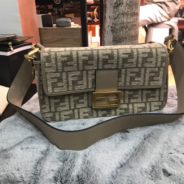 Túi Fendi vải màu xám rêu ++