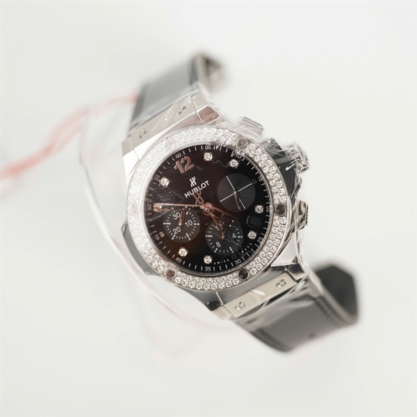 Đồng hồ Hublot mặt tròn đính đá quai da đen (1064259) (HC)+