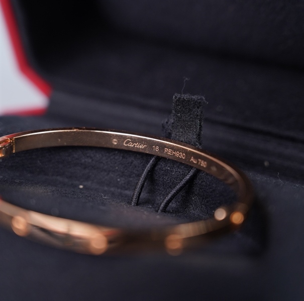 Vòng tay Cartier (PEH930) kèm bút chỉnh +