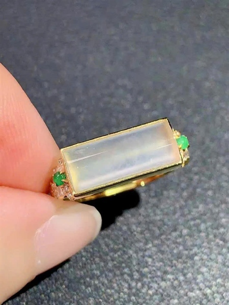 Nhẫn cao băng jadeite a myanmar