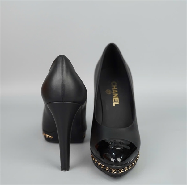 Giày Chanel đen sz39.5 cao 12p KG+