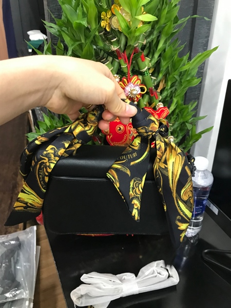 Túi Versace Đen Kèm khăn KG+