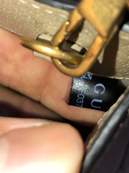 Túi GC hoạ tiết chữ gc màu kem +