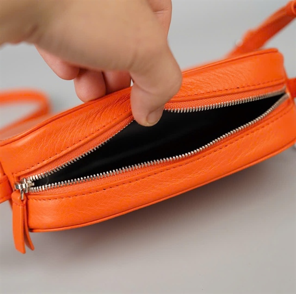 Túi Balenciaga đeo chéo cam sz16 KG+