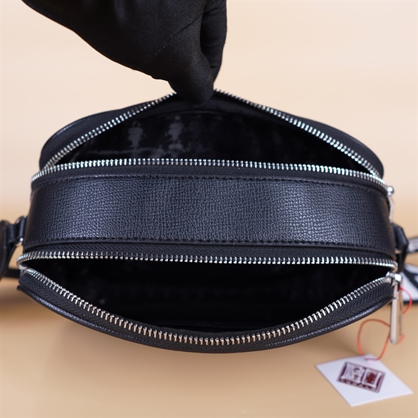 Túi Karl Lagerfeld Đen Hình Tháp KG+