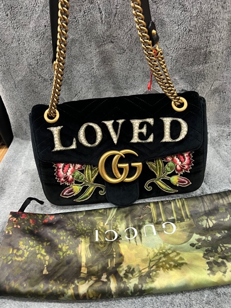 Túi GC đen nhung có chữ loved +