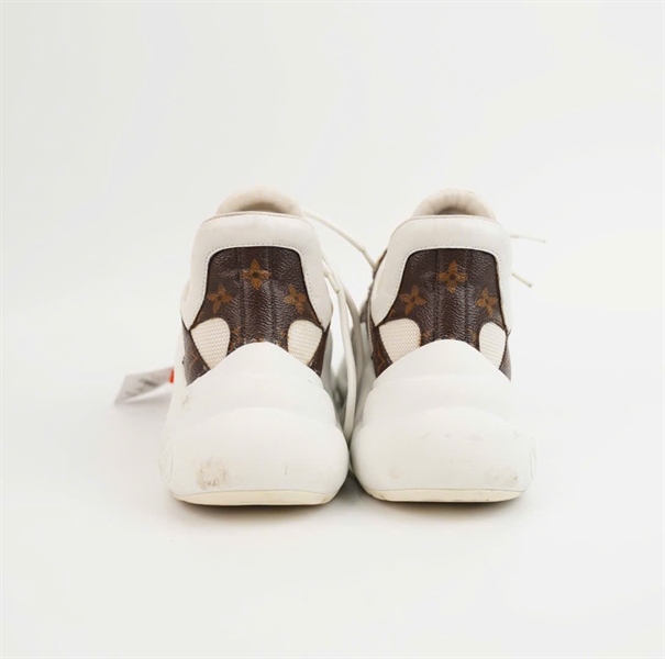 Giày LV trắng viền hoa nâu size 38.5 KG+