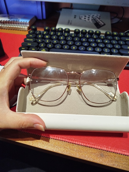 Kính GM trắng gọng vuông 57 18-146 KG+