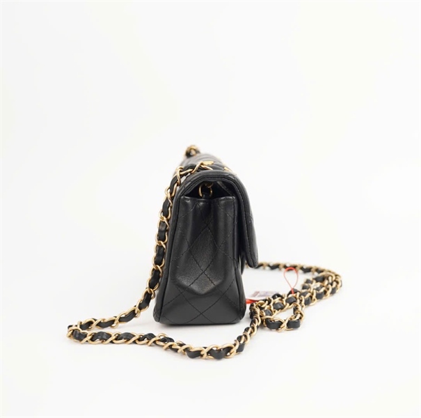 Túi Chanel đen đính charm 27967835 sz20 ( HC) +