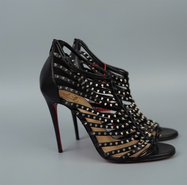 Giày Louboutin đen đính đinh đế 10p sz36.5 KG +