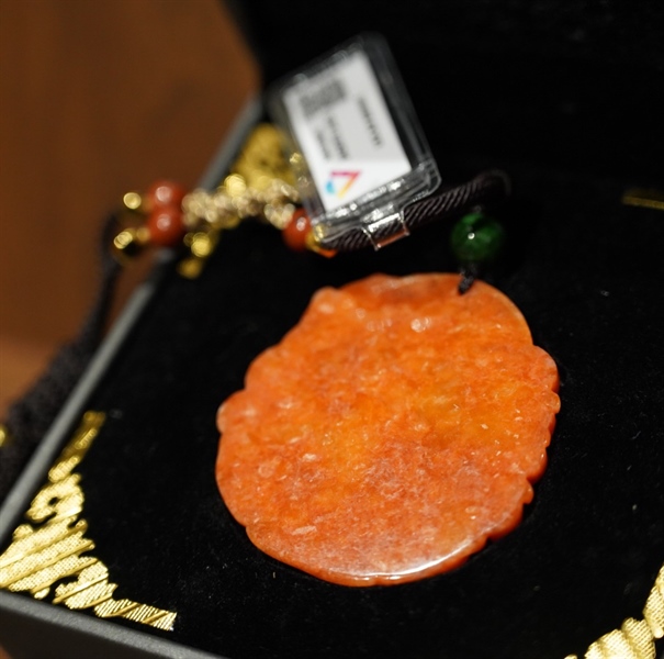 Mặt cẩm huyết 889969 KG+