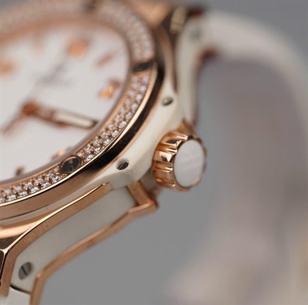 Đồng hồ Hublot trắng mặt tròn dây trắng viền đá (1509308) (HC)+
